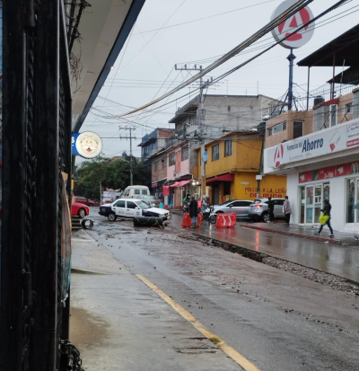 Un desastre, obras en la Avenida Universidad: vecinos