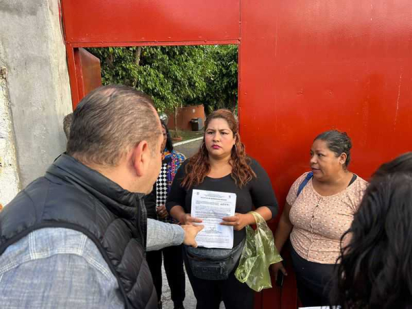 Acusan de maltrato a maestra de primaria de Acatlipa