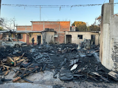 Incendio en bodega de Cuernavaca deja mujer y bebé muertas